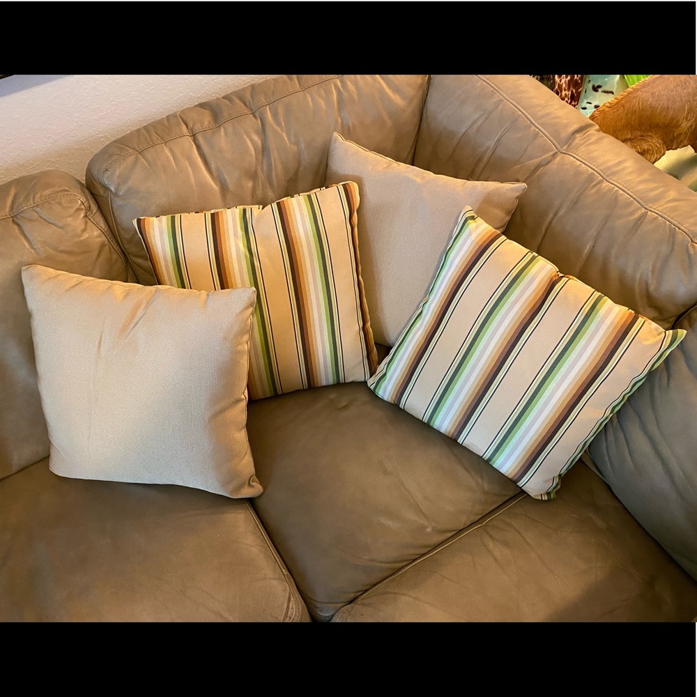 Throw pillows, set of four 16” Square pillows